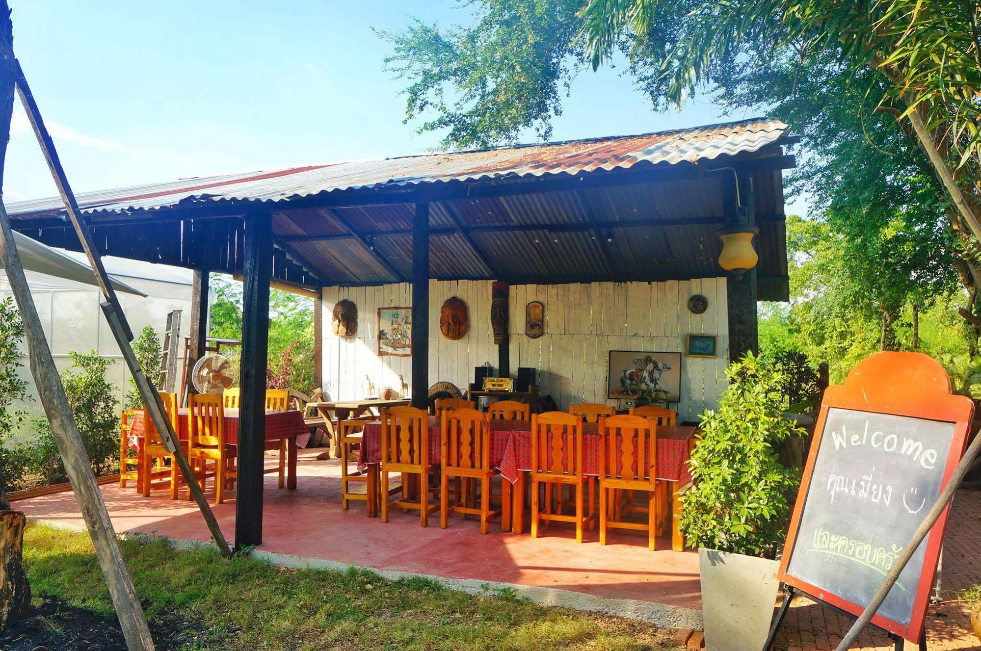 Wanlapa Farmstay Ban Khok Krathiam Exterior foto