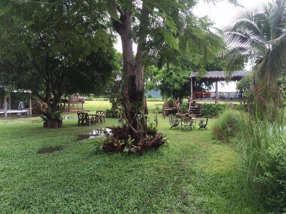 Wanlapa Farmstay Ban Khok Krathiam Exterior foto