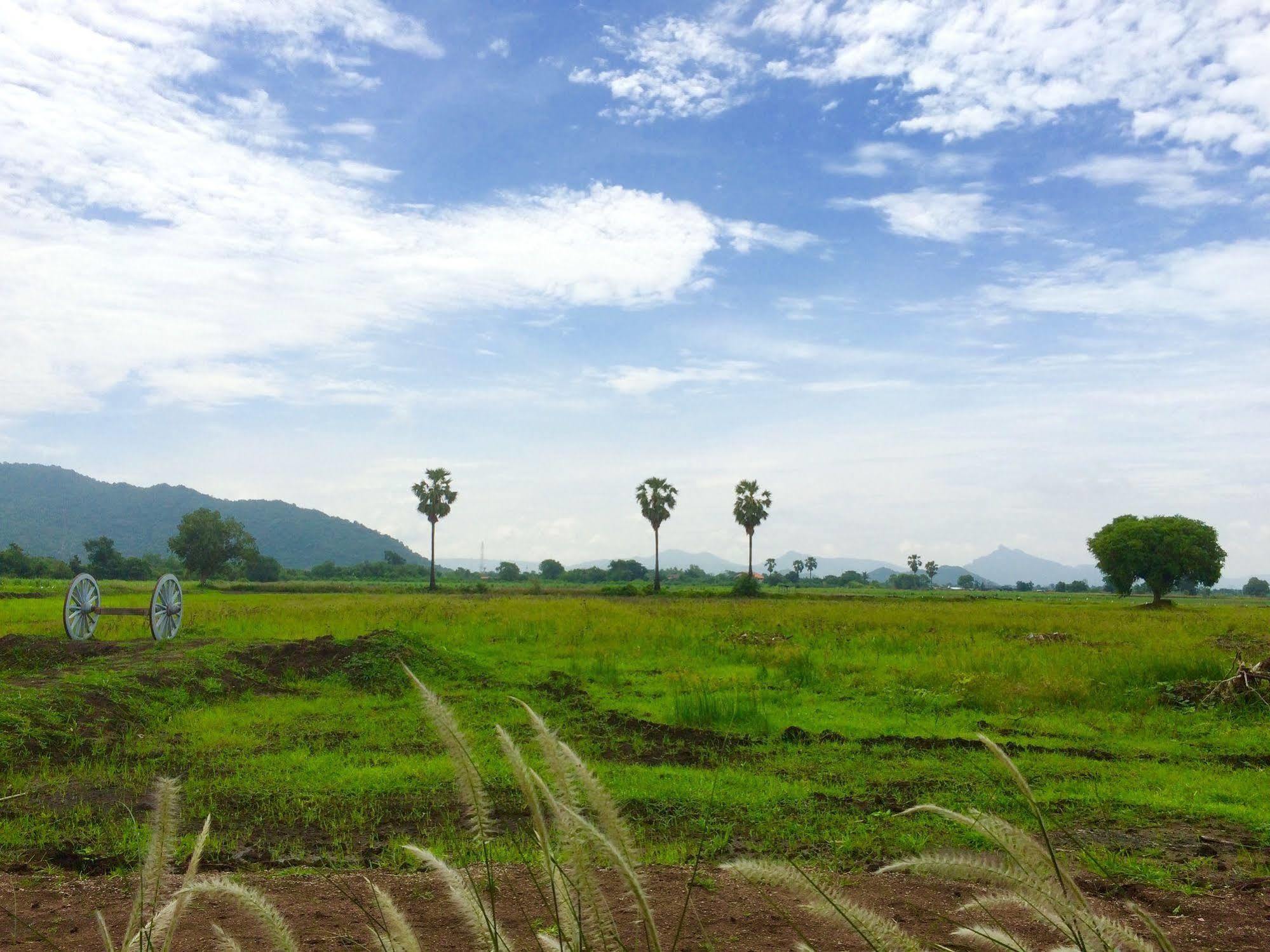 Wanlapa Farmstay Ban Khok Krathiam Exterior foto